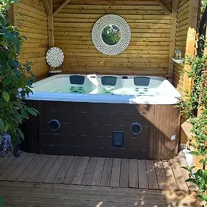 Couette-café Arche De Lanoë Jacuzzi Et Table D'hôte, Labastide-Saint-Pierre